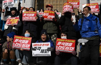 ކުއްލި ހާލަތު އުވާލިޔަސް ދެކުނު ކޮރެއާގެ ރައީސް އިސްތިއުފާ ދެއްވަން ޕްރެޝަރު ބޮޑުވެއްޖެ