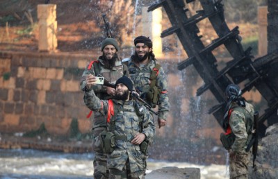 ސީރިއާގެ މުހިންމު ސިޓީތައް ހަނގުރާމަވެރިންގެ އަތްދަށަށް، ބައްޝާރުގެ ވެރިކަން ވެއްޓިދާނެ