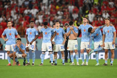 ޕެނަލްޓީއަށް ޔަގީންކަން އޮތް ސްޕެއިން، ހިތި ގޮތަކަށް ބަލިވެ ކަޓައިފި