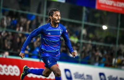 އަޔާ: ފުޓްބޯޅައިން ނުލިބުނު ލޯބި ހޯދީ ފުޓްސަލްއިން