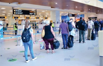 ވެކްސިން ނުޖަހާ ޕެސެންޖަރުން ގެންދާ އެއާލައިންތައް ގާނާ އިން ޖޫރިމަނާކުރަނީ