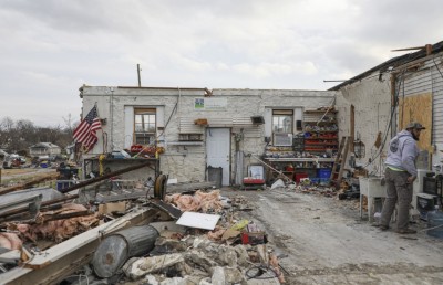 ނަގޫރޯޅިތަކެއް އަރައި އެމެރިކާއަށް ބޮޑެތި ގެއްލުންތަކެއް