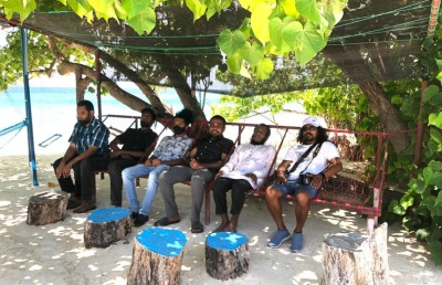 ލޯފަން ފަސް ޒުވާނުންނާ އެކު ހަފްސީ ކުރި ދަތުރު
