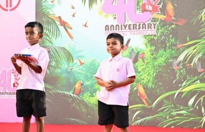 ކެރުމާއި ވާހަކަ ދެއްކުމުގެ ހުނަރުން ވިދާލި ދެ ކުދިން