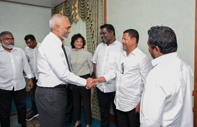 މަސްވެރިންގެ ހުރި ކަންބޮޑުވުންތަކާ އެކު ކެޔޮޅުން ރައީސްގެ އަރިހަށް!