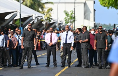 އަލިފާން ކޮންޓްރޯލްވި އިރު އިމާރާތް އަނދައި ހުލި