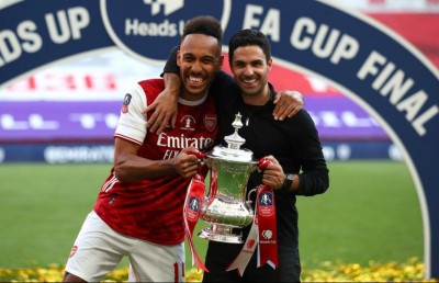 އޮބާމަޔަން އަތުން ކެޕްޓަން ބޭންޑް އަތުލީ މަޖުބޫރު ވެގެން: އާޓެޓާ