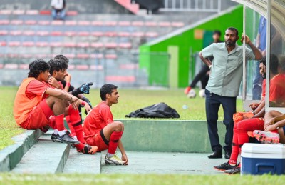 މާލެ ޓީމުގެ ދެ ކުޅުންތެރިޔަކު ރަށްވެހިކަން ބަދަލުކުރި މައްސަލަ ފެންމަތިވެ، މެޗު ފަސްކޮށްފި