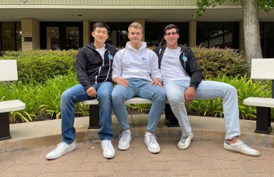 އިނގިރޭސި އެކްސެންޓް ފަސޭހަކޮށްދޭން ނުކުތް ތިން ޒުވާނުން