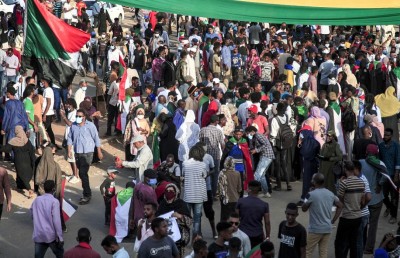 ސޫދާން އިންގިލާބުގެ އަހަރީ ފާހަގަކުރަން ބޮޑު މުޒާހަރާއެއް