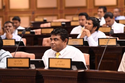 ސަރުކާރުން އުޅެނީ ބިރުން، ނަޝީދަށް ވޯޓުލާ އެންމެން ޕާޓީން ނެރެފި: ބޮންޑޭ