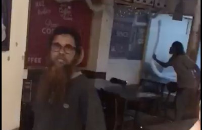 ކެފޭއަކަށް ބަޔަކު ވަދެގަނެ ގެއްލުން ދިން މައްސަލައެއް ބަލަނީ