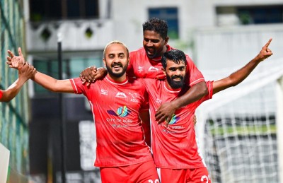 ނައިފަރު ކޮޅަށް ހަތް ލަނޑު ޖަހައި ފެންވަރުގެ މޮޅަކާ އެކު އެއްވަނައިގައި އައްޑުން ކުއާޓާއަށް