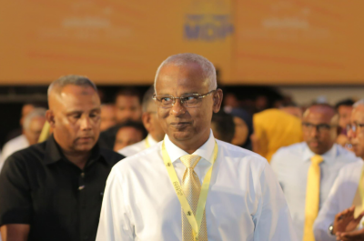 އެމްޑީޕީ ގައުމީ މަޖިލީހުގެ ގިނަ އަދަދެއްގެ މެމްބަރުންނާ ރައީސް ބައްދަލުކުރައްވަނީ