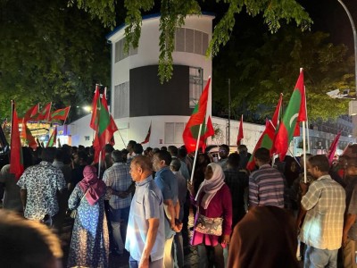 އިދިކޮޅު މުޒާހަރާއިން ރޭ ހައްޔަރުކުރި އެންމެން ދޫކޮށްލައިފި