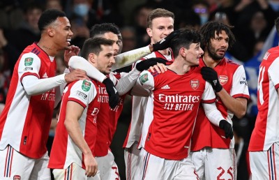 ކެޓިއާގެ ހެޓްރިކާ އެކު އާސެނަލް ލީގު ކަޕުގެ ސެމީ ފައިނަލަށް