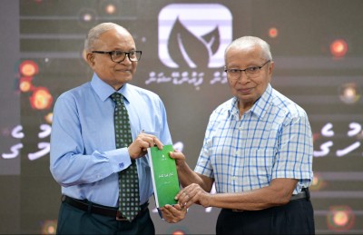 އުމަރު ޒާހިރަކީ ލެޖެންޑެއް، ގައުމީ ހަޒާނާއެއް: މައުމޫން