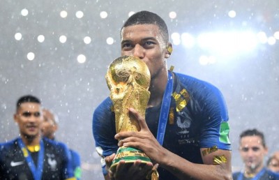 ހަތަރު އަހަރު ތެރޭ ދެ ވޯލްޑް ކަޕުން 3.3 ބިލިއަން ޕައުންޑުގެ ފައިދާއެއް ލިބޭނެ: ފީފާ