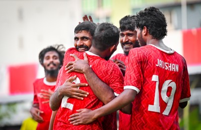 އޭދަފުށި މާބޮޑަށް ވެސް ތަފާތު، ނައިފަރު ކޮޅަށް ފަސް ލަނޑު ޖަހައި ސެމީއަށް