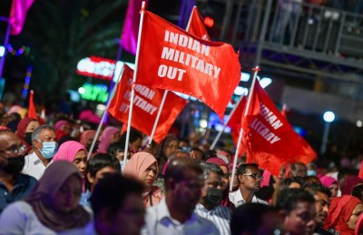 ބިރުދެއްކިޔަސް "އިންޑިއާ އައުޓް" ހުއްޓުވޭނެ ގާނޫނީ ހައިސިއްޔަތެއް ނެތް: އިދިކޮޅު