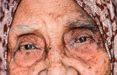 ފޮޓޯ ސްޓޯރީ: 104 އަހަރުގެ ހިނިތުންވުން، "ރީތި ފޮޓޯއެއް ދޯ"