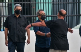 ރަސްމީ އިއްޒަތުގައި އުމަރު ޒާހިރުގެ ހަށިކޮޅު ފަސްދާނުލައިފި