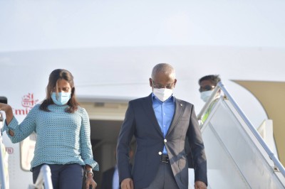 ނުރަސްމީ ދަތުރުފުޅެއްގައި ރައީސްގެ ދެކަނބަލުން ލަންކާއަށް ވަޑައިގެންފި