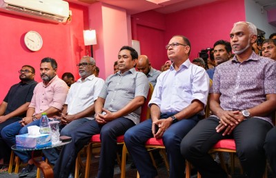 ބިރުދެއްކިޔަސް "އިންޑިއާ އައުޓް" ހުއްޓުވޭނެ ގާނޫނީ ހައިސިއްޔަތެއް ނެތް: އިދިކޮޅު