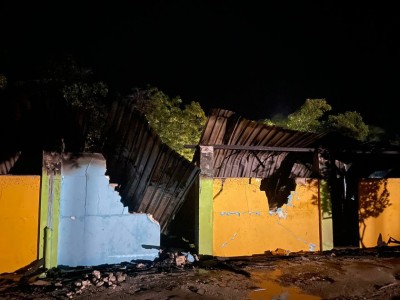 އަލިފާންގަނޑު ނިއްވާލައިފި، ބާ އިމާރާތް ވަނީ އަނދާހުލިވެފައި