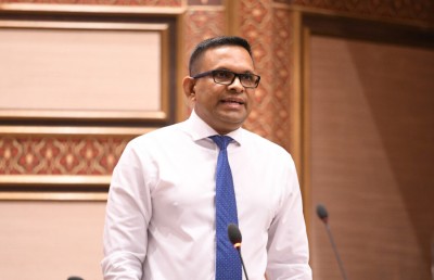 މިސްކިތްތައް މަރާމާތު ކުރަން ސަލާންޖަހަން ލަދު ގަންނަންޖެހޭ: ނާޒިމް