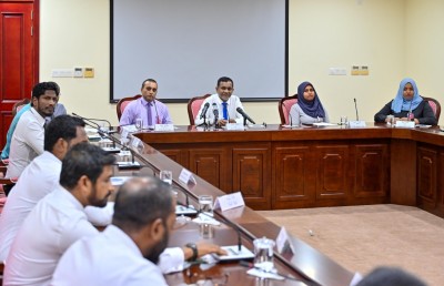 ސީއެސްސީގައި ޖާސޫސްކުރާ ކަމުގެ ތުހުމަތުކުރާ ދެ މުވައްޒަފުންގެ ސަސްޕެންޝަން އިތުރުކޮށްފި