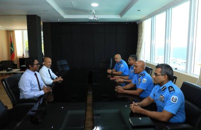 އެޗްޑީސީގެ އާ އެމްޑީ މައުރޫފާއި ސީޕީ ޝުޖާއުގެ ބައްދަލުވުމެއް