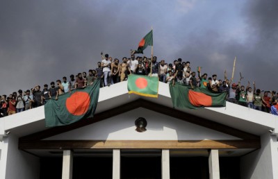 ހަސީނާގެ އާއިލާއަށް ތުހުމަތުވާ 5 ބިލިއަން ޑޮލަރުގެ ހިޔާނާތެއް