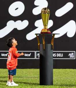 އަޑިއަޅާލަމުން ދިޔަ ފުޓްބޯޅަ ބަދަލުކޮށްލި ދެ ކޯޗުން