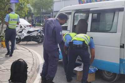 ބަނގުރާ އުފުލި ވޭން ދުއްވަންއިން އާރްސީސީގެ ޑްރައިވަރު ޑީޕޯޓުކޮށްލައިފި