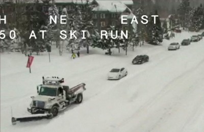 ކެލިފޯނިއާ އަށް 17 ފޫޓުގެ ސްނޯ