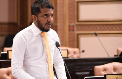 ނަޝީދަށް ކުރެއްވި ތާއީދު އަނބުރާ ގެންދަވައި، ސިރާޖް ރައީސް ޞާލިޙްގެ ފަޅިއަށް