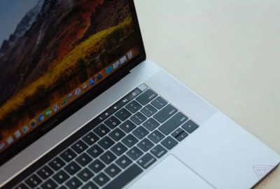 މެކްބުކްތަކަށް ޓަޗް ސްކްރީން ގެންނަނީ