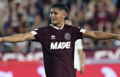 ޒުވާން ޑިފެންޑަރެއް ސޮއިކުރުވަމުގެ ރޭހުގައި ލިވަޕޫލަށް ރިވަޕްލޭޓް ޗެލެންޖަކަށް