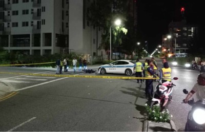 ޕޮލިސްގެ ކާރުގައި ޖެހި އެކްސިޑެންޓުވި މީހާގެ އާއިލާއިން ފުލުހުންގެ ވާހަކަ ދޮގުކުރޭ