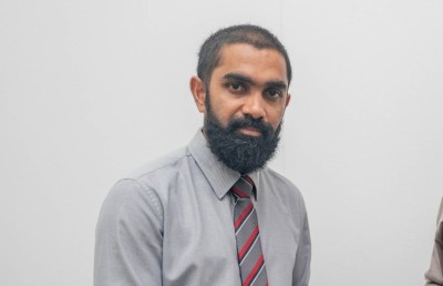 އާރުޑީސީގެ ހިޔާނާތް: މޫކޭ އާއި ޔާސިރުގެ އިލެކްޓްރޯނިކް ސާމާނުތަކެއް ފުލުހުން ގެންގޮސްފި