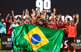 އަޑިއަޅާލަމުން ދިޔަ ފުޓްބޯޅަ ބަދަލުކޮށްލި ދެ ކޯޗުން