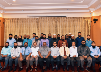 ބައެއް ފުލުހުން ''ހިންދީ ތިކި'' ޖެހުމަކީ ނުރައްކަލެއް: އިލްމުވެރިން