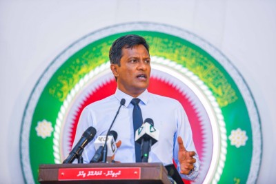 ފައިސާ ދައްކަން އަންގާ، އުމަރުގެ ކެމްޕޭން ބެނާތައް ނަގައިފި