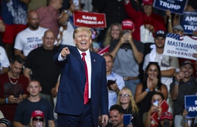 ޓްރަމްޕަށް އަދަބު ކަނޑައެޅުން ހުއްޓުވައިދޭން އެދި ސުޕްރީމް ކޯޓަށް