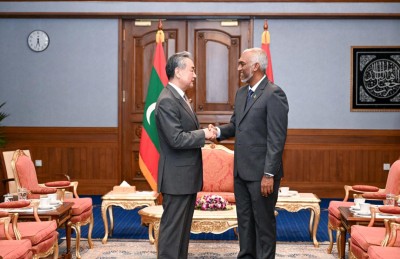 ޗައިނާގެ ފޮރިން މިނިސްޓަރު ރާއްޖެއަށް: މަޝްރޫއުތައް އަވަސް ކުރާނެކަމުގެ ޔަގީންކަން ދެއްވައިފި