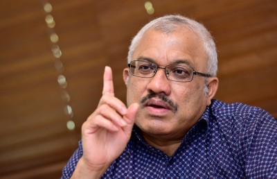 ލިޔުންތައް ހަވާލުކުރަން ޖިހާދު ކޯޓަށް ގެންދަން ޖެހުނީ ވެސް ފުލުހުންގެ ބެލުމުގެ ދަށުގައި