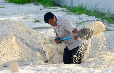 ބިމު އަޑިން ފެންގަނޑު ނުހިނދޭތީ ހުޅުމާލެ ސަހަރާގައި މީހުން ވަޅުލުން މެދުކަނޑާލައިފި