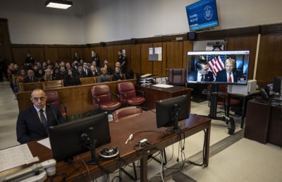 ޓްރަމްޕަށް ސާބިތުވި ކުށަށް އަދަބު ނުދޭން ހުކުމްކޮށްފި