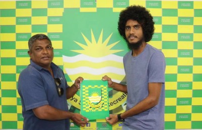 އުނދަގުލާއި ހިތްދަތިކަމުން އަރައިގަނެ އިއްބެ ކުރީގެ ފޯމަށް